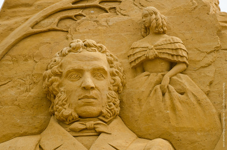 Выставка скульптур из песка в коломенском.